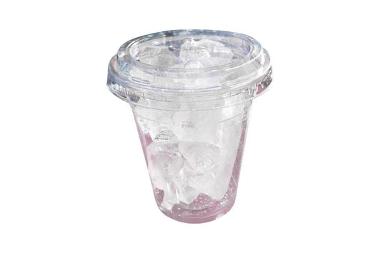 كوب من مكعبات الثلج